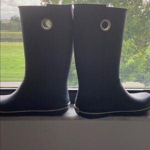Rain boots crocs navy blue 
Size w6